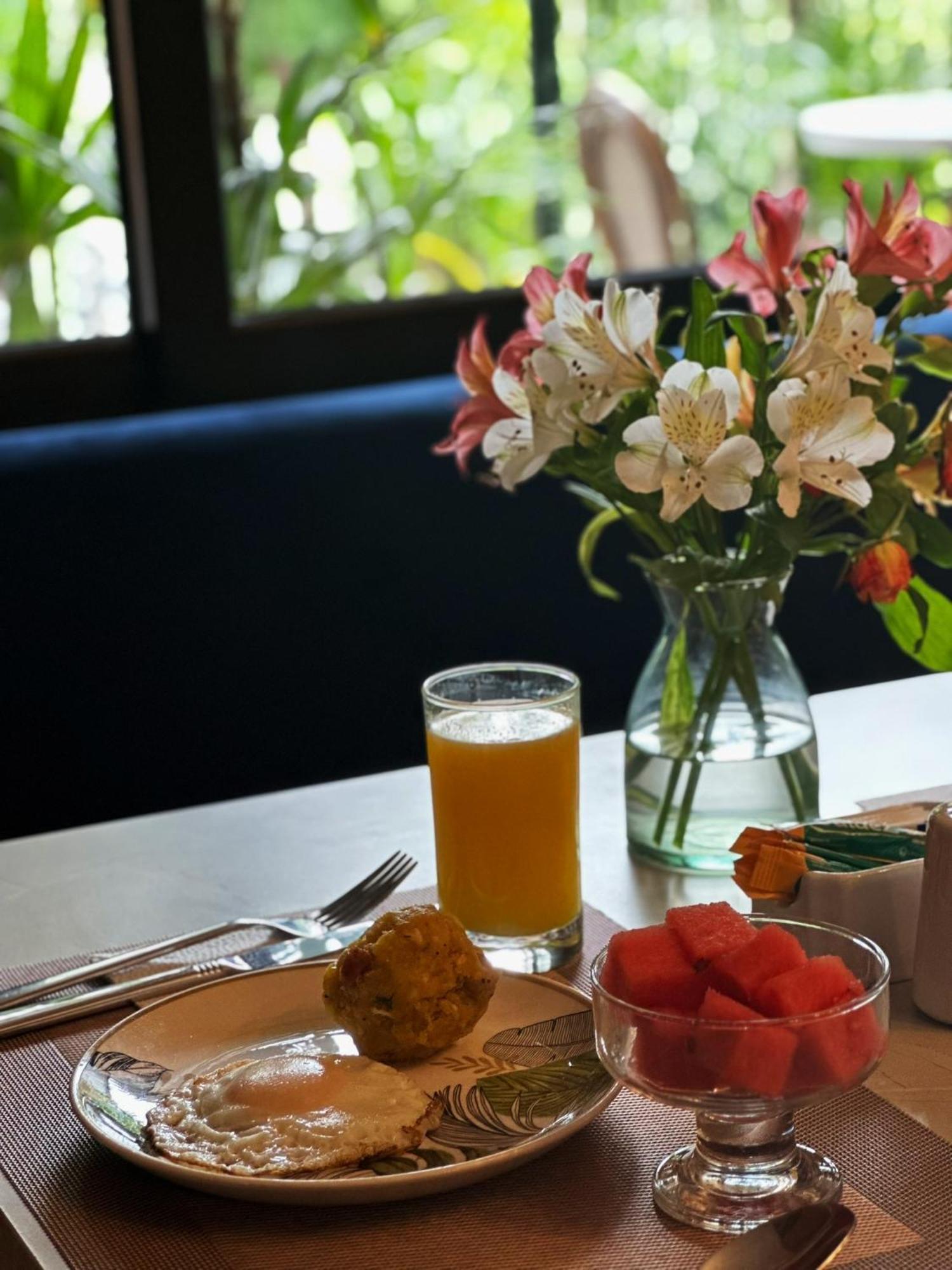 Manakin Hostal & Resto 만타 외부 사진
